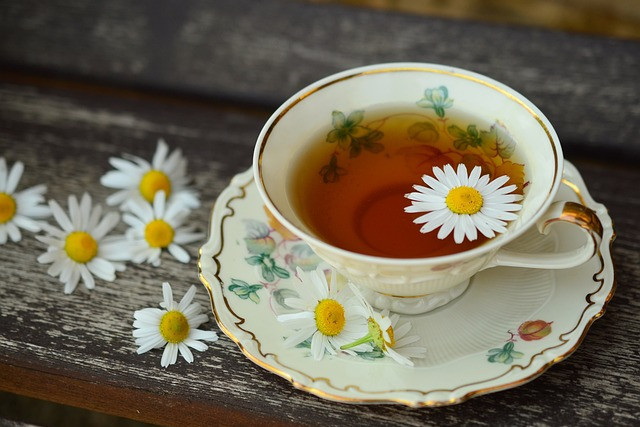 How to deal with depression without medication: picture of chamomile tea