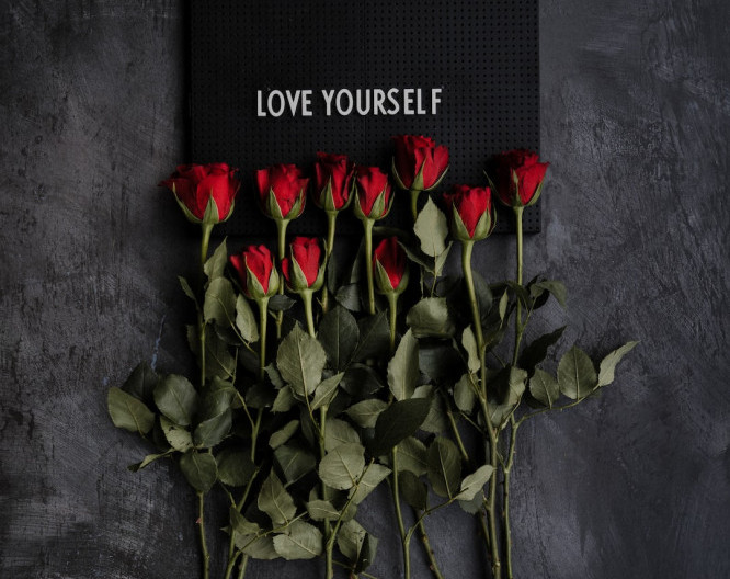 What to do when someone doesn't love you anymore: picture of a quote "love yourself" and many roses