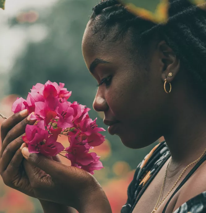 30 Days Thankfulness Challenge: a girl is smelling a beautiful flower