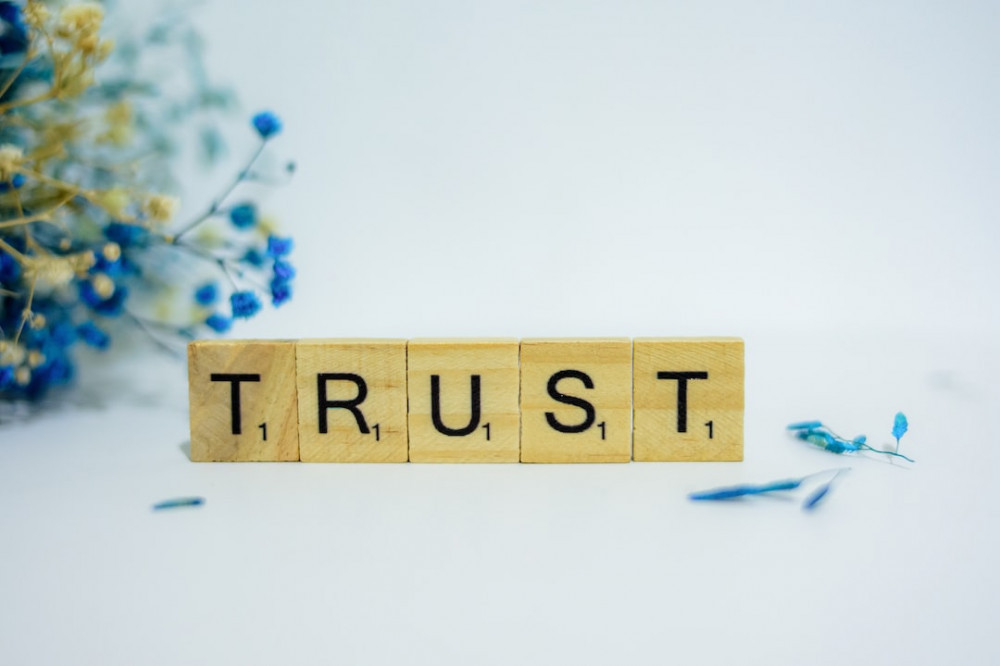 How to manifest a specific person to fall in love with you: the word "trust"