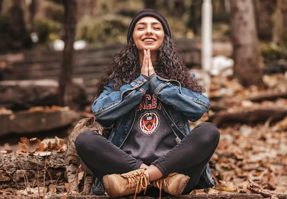 30 Days Thankfulness Challenge: a girl is meditating