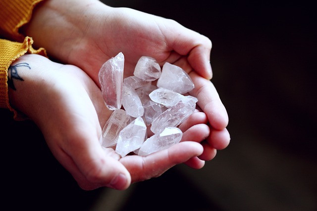 How to buy rose quartz crystal: a person is holding crystals