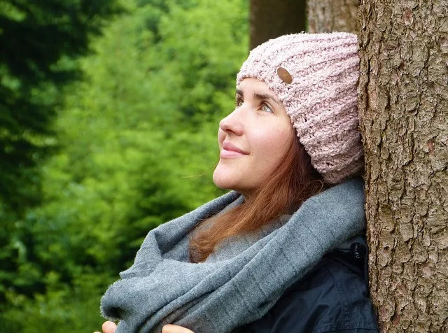 tree hugging benefits: a woman is leaning on a tree