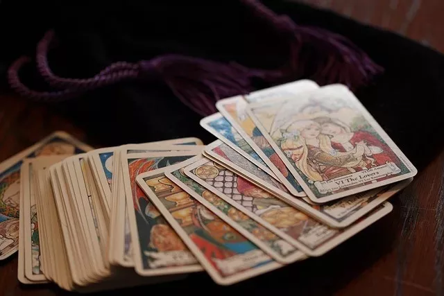 How to learn psychic abilities: tarot cards