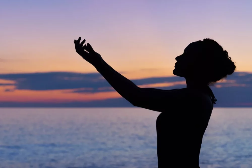 12 signs of spiritual awakening: a woman is enjoying the view