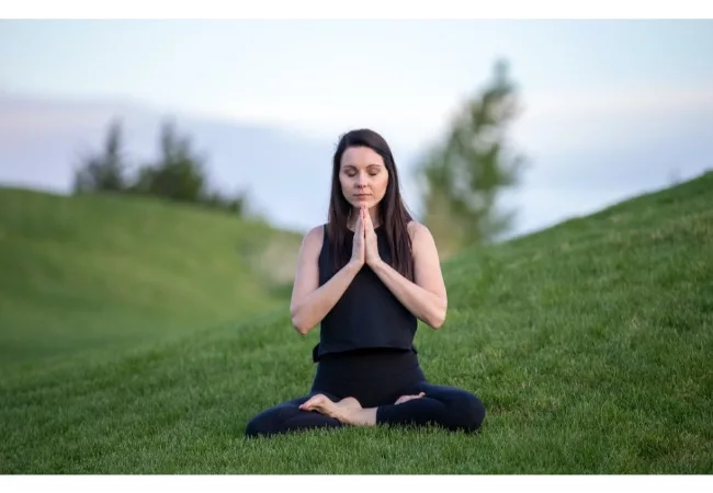 How to get into the flow state of mind: a woman is meditating