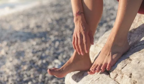 What is the proper way to meditate? a woman's toes