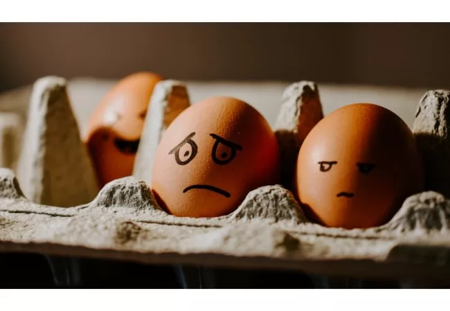 Happy single girl quotes: eggs with sad emoji