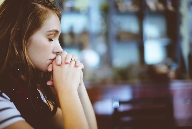 Positive Biblical Affirmations for Women: a women is praying